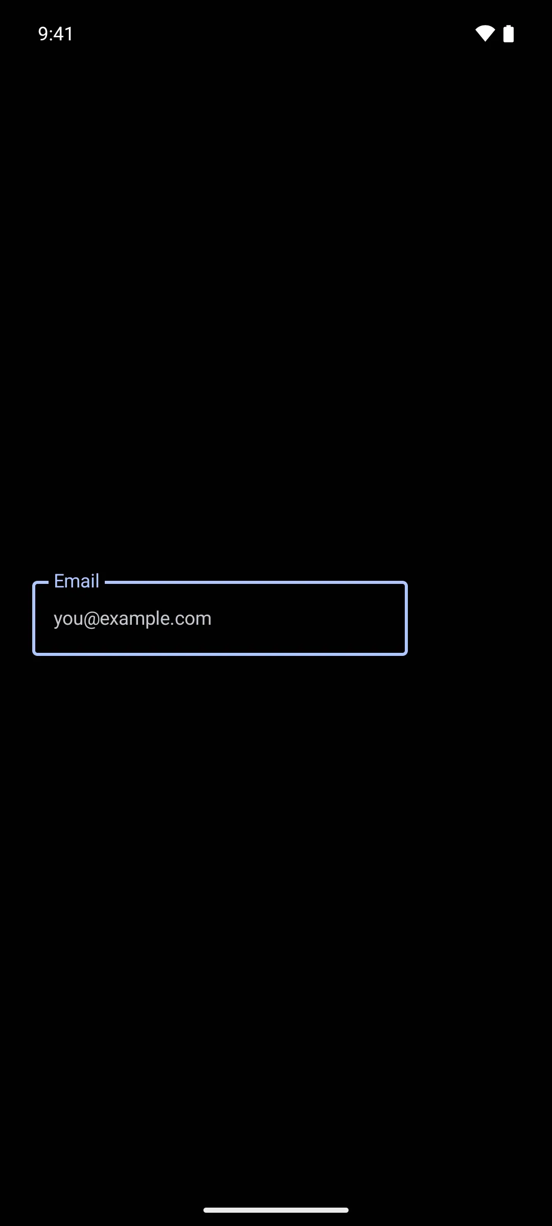 一个处于聚焦状态的轮廓式文本字段，Email 标签位于边框凹槽中，并显示占位符
